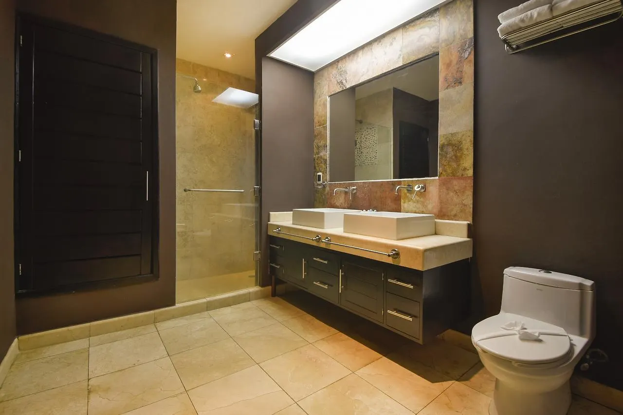 El Faro Condos By Rentals Your Way Playa del Carmen Messico