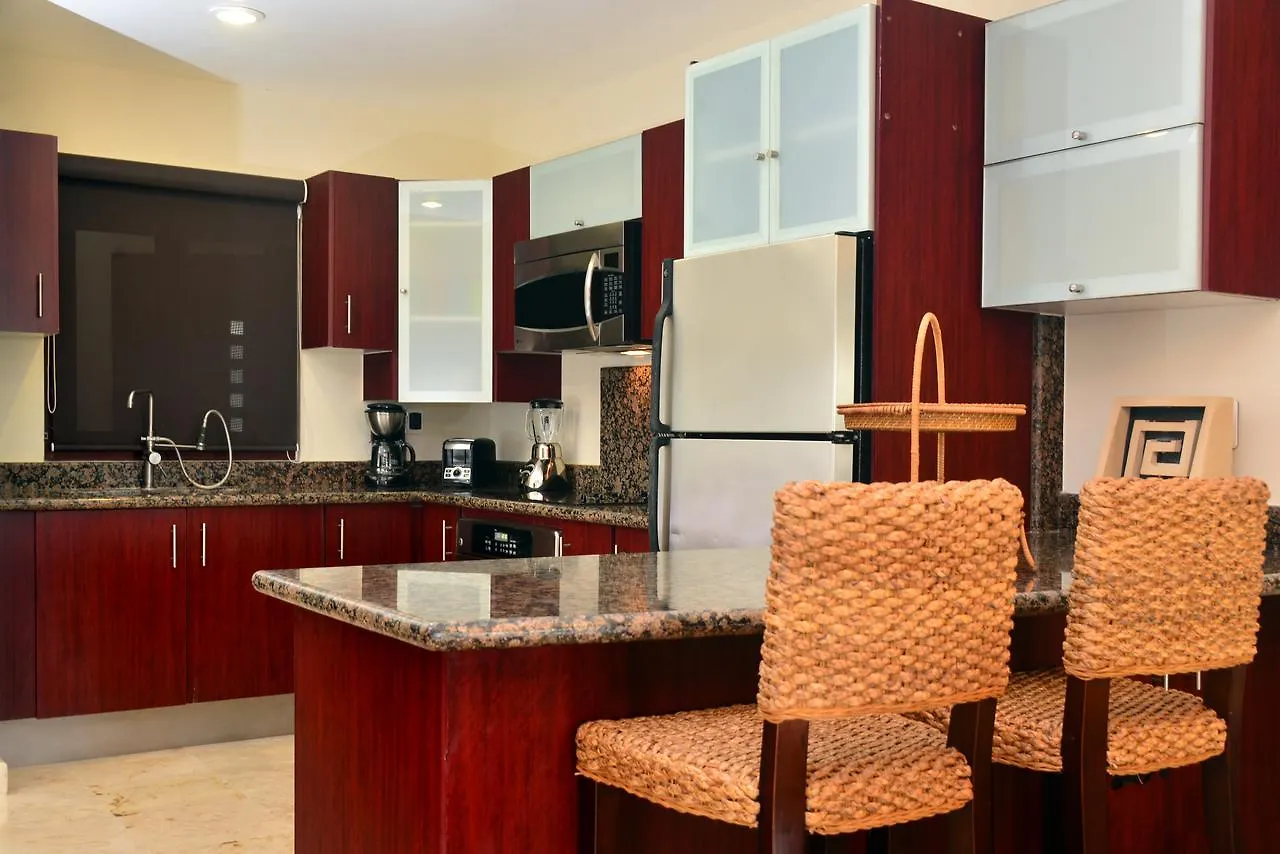 Aparthotel El Faro Condos By Rentals Your Way Playa del Carmen Messico