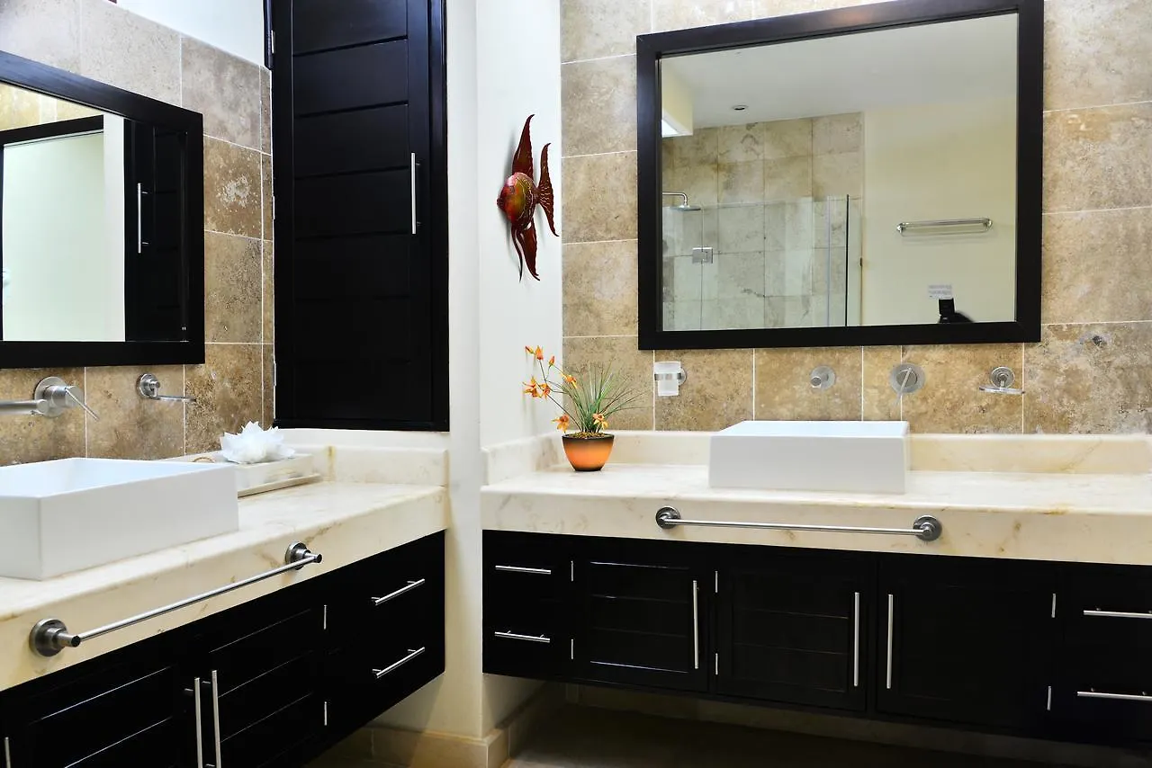 Aparthotel El Faro Condos By Rentals Your Way Playa del Carmen Messico